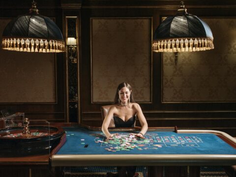 Joc online sau la agenție stradală: avantaje și dezavantaje pentru pariori